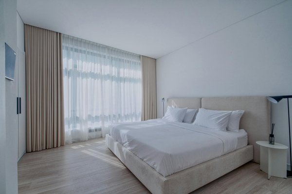 Escapade Élégante : Voyage en Première Classe slugslug